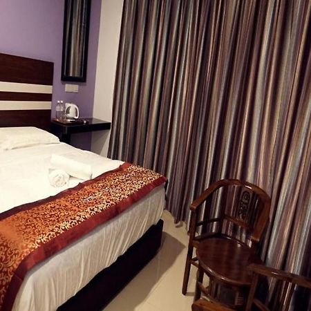 Hotel Kristal Seri Iskandar Ngoại thất bức ảnh